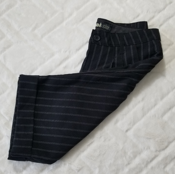 L.e.i. Black/White Striped Shorts Size 11 - Picture 3 of 10